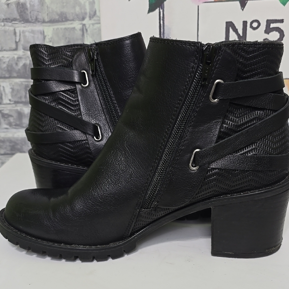 BareTraps Hensley Black 9M Lug Boots Stacked Heel - Picture 8 of 13